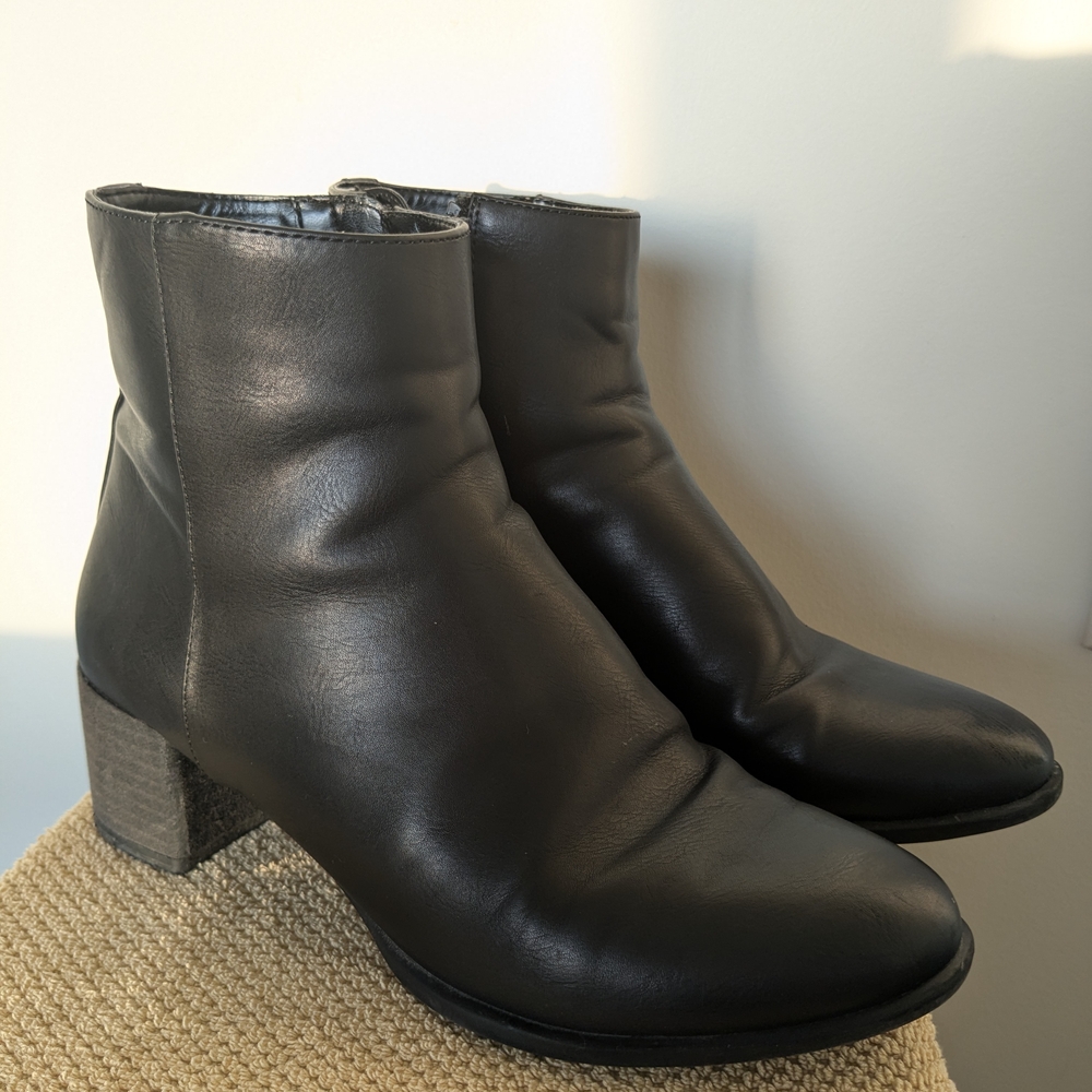 Naturalizer Black Ankle Booties